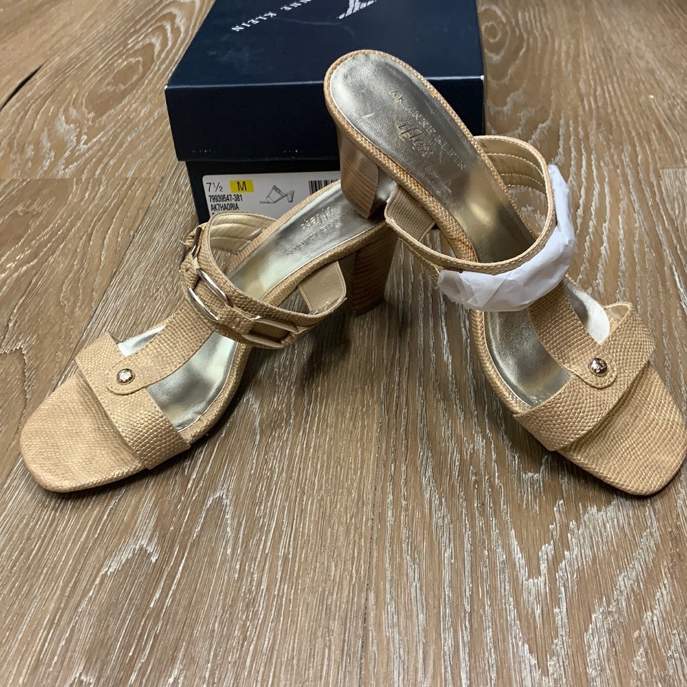 New AK Anne Klein iflex sandal 7.5m